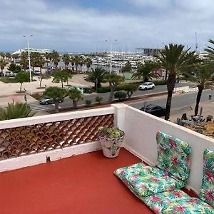 Casa Con Terraza En Barrio Marinero
